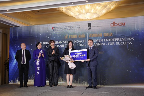 Trao giải cho Nữ doanh nhân với kế hoạch kinh doanh thành công