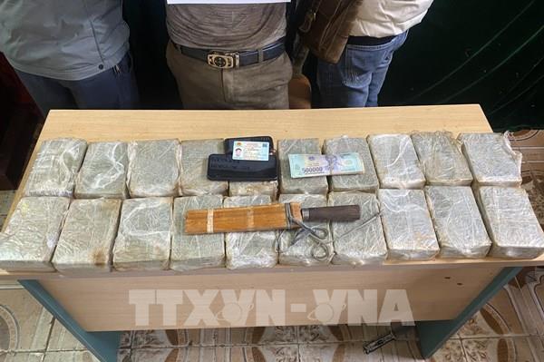Triệt phá chuyên án ma tuý lớn, bắt giữ 3 đối tượng cùng 40 bánh heroin