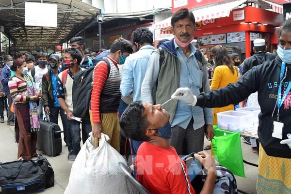 Chuyên gia Ấn Độ kêu gọi đánh giá hiệu quả của vaccine đối với biến thể Omicron