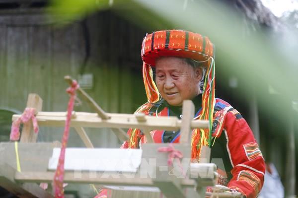 Nghề dệt thổ cẩm truyền thống Pà Thẻn, Tuyên Quang