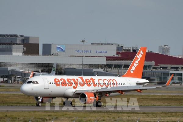 Hoạt động kinh doanh của easyJet sụt giảm nhẹ do lo ngại biến thể Omicron