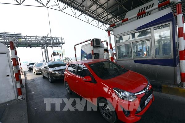 Đầu năm 2022, chủ xe phải trả phí khi dán thẻ thu phí không dừng