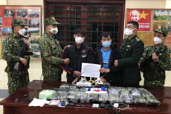 Bộ đội biên phòng Lào Cai triệt phá vụ vận chuyển 180.000 viên ma túy