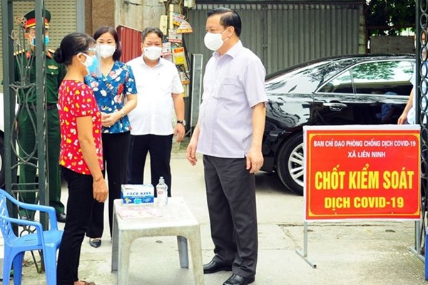 Hà Nội: Điều trị F0 thể nhẹ tại nhà, cho học sinh cấp 3 đi học trực tiếp