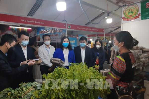 Gần 100 doanh nghiệp tham gia Hội chợ hàng Việt Nam được người tiêu dùng yêu thích