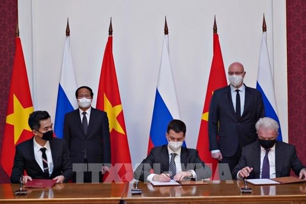 Việt Nam nhận chuyển giao công nghệ sản xuất vaccine Sputnik V của Nga