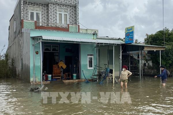 Lũ lụt gây sụt cầu, cô lập nhiều khu dân cư tại Bình Định