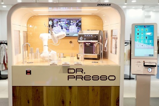 Doosan Robotics "trình làng" máy bán cà phê hoàn toàn tự động