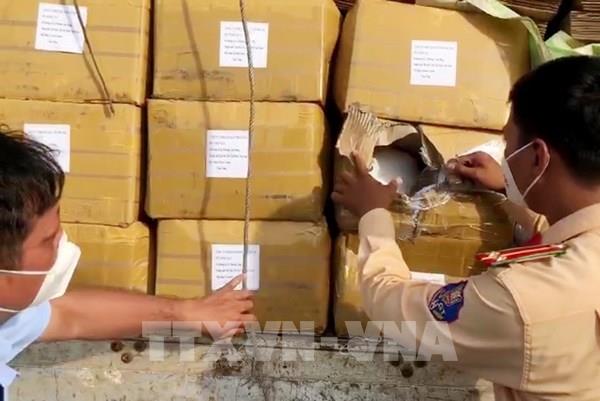 Liên tiếp bắt giữ 3 xe tải chở số lượng lớn hàng hóa không rõ nguồn gốc