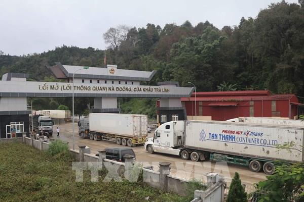 Hàng nông sản xuất khẩu sang Trung Quốc bị ùn tắc tại cửa khẩu Trà Lĩnh