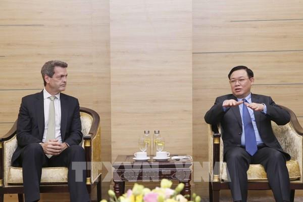 Chủ tịch Quốc hội tiếp Giám đốc Quốc gia Ngân hàng Phát triển châu Á tại Việt Nam