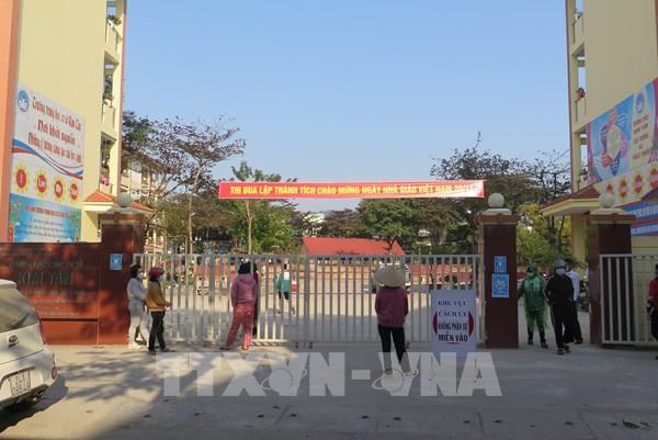 Hàng loạt trường học ở Lào Cai dừng dạy học trực tiếp từ ngày 6/12