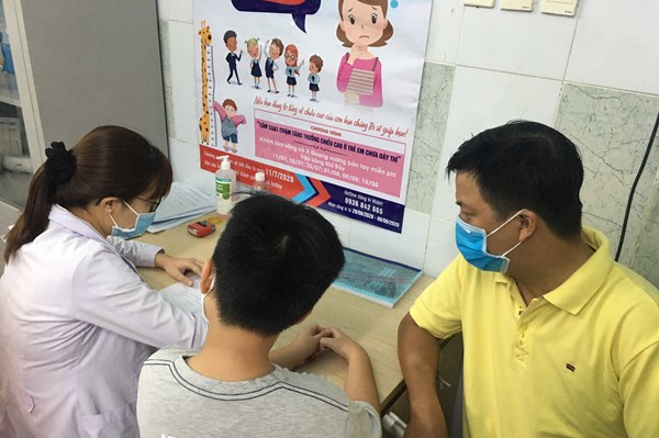 Bệnh viện Nguyễn Tri Phương tầm soát chậm tăng trưởng chiều cao ở trẻ