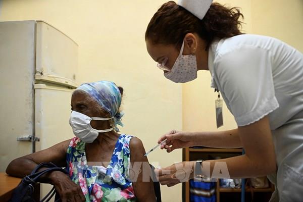 Cuba bắt đầu tiêm chủng rộng rãi mũi vaccine tăng cường