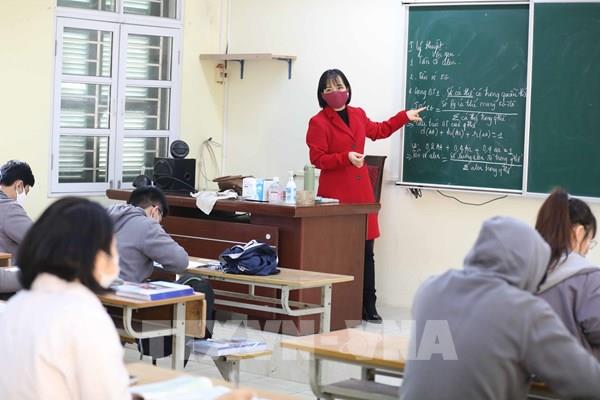 Học sinh lớp 12 của Hà Nội trở lại trường, thực hiện nghiêm Thông điệp 5K