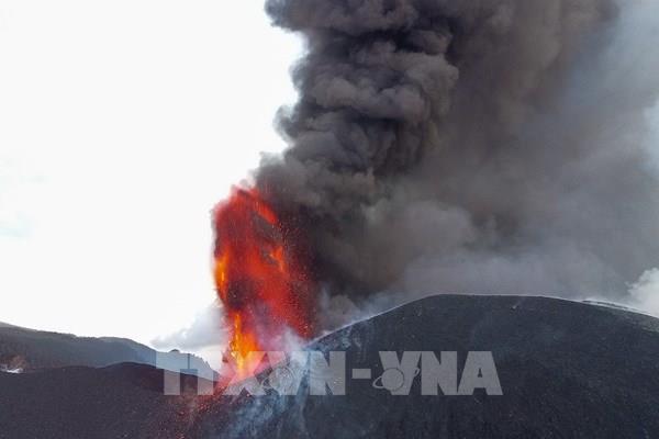 Núi lửa Cumbre Vieja phun trào ở Tây Ban Nha gây thiệt hại hơn 900 triệu USD
