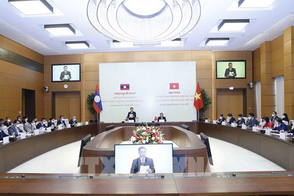 Chủ tịch Quốc hội Vương Đình Huệ hội đàm với Chủ tịch Quốc hội Lào Xaysomphone Phomvihane