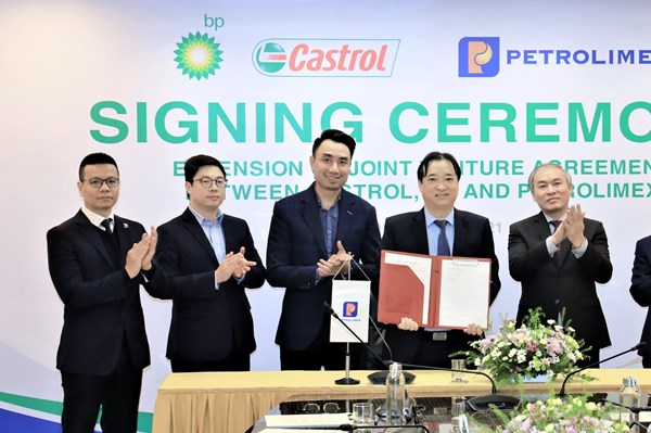 Castrol và BP ký kết gia hạn hợp đồng liên doanh với Petrolimex