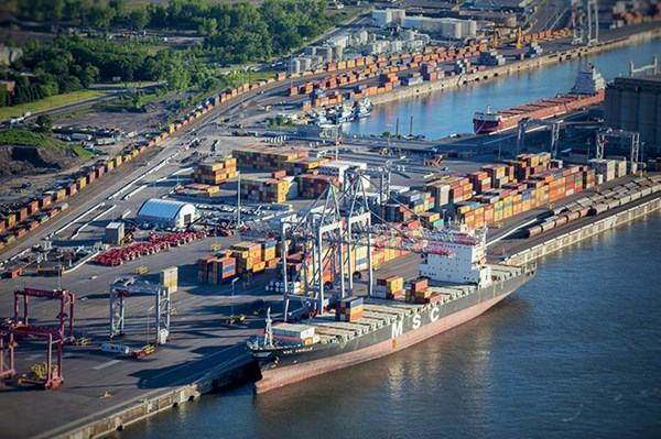 Thặng dư thương mại của Canada tăng mạnh trong tháng 10/2021