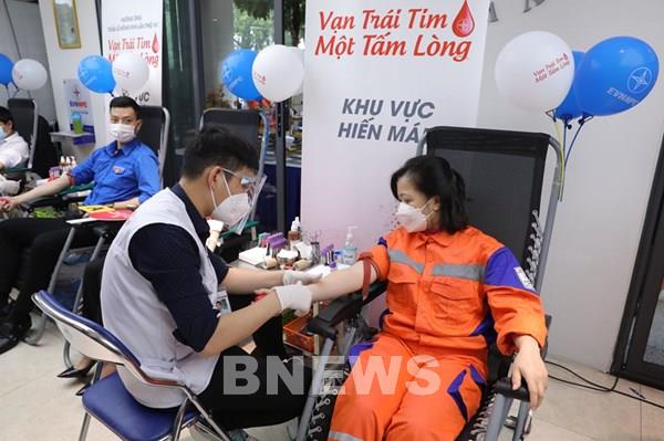 EVNNPC hưởng ứng hiến máu trong Tuần lễ hồng lần thứ VII