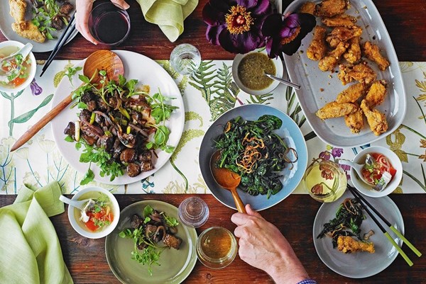 Hà Nội: Nhiều khách tụ tập ăn uống lúc nửa đêm, có 4 trường hợp mắc COVID-19