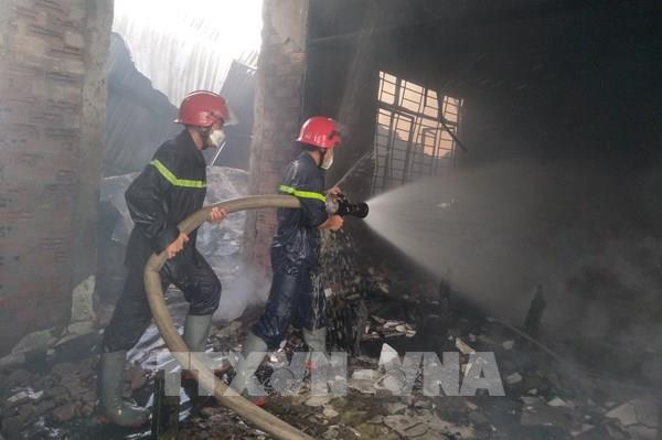 Nhà 3 tầng bốc cháy giữa đêm khiến 3 người tử vong