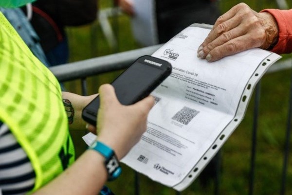 Pháp điều tra mạng lưới cấp giấy chứng nhận giả tiêm vaccine COVID-19