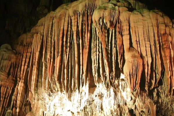 Khám phá vẻ đẹp động Ngườm Ngao