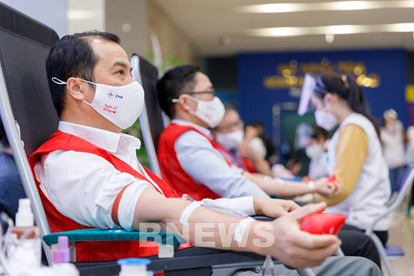 Người lao động EVN đóng góp hơn 9.700 đơn vị máu