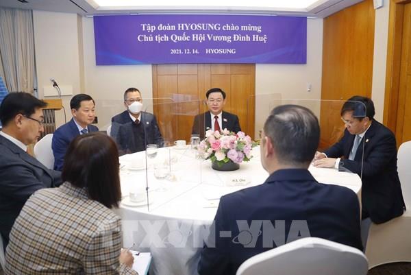 Chủ tịch Quốc hội Vương Đình Huệ tiếp đại diện một số tập đoàn lớn của Hàn Quốc