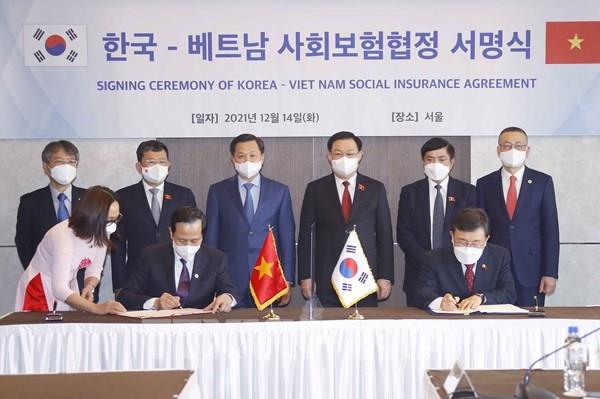 Việt Nam và Hàn Quốc chính thức ký hiệp định song phương về bảo hiểm xã hội