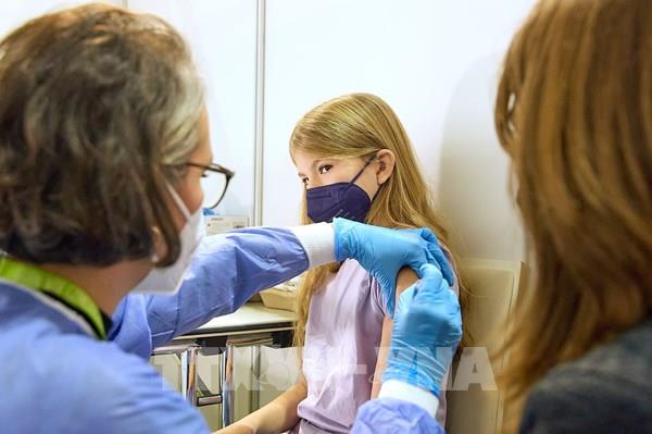 Các nước EU bắt đầu tiêm vaccine ngừa COVID-19 cho trẻ từ 5-11 tuổi