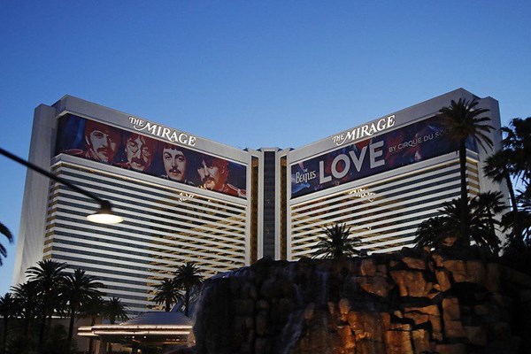 MGM bán khách sạn - sòng bạc The Mirage nổi tiếng ở Las Vegas