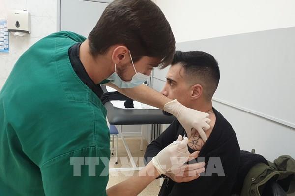 Nồng độ kháng thể sau tiêm mũi 1 của người từng mắc COVID-19 tăng đáng kể