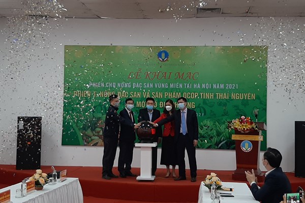 Khai mạc Phiên chợ nông đặc sản vùng miền tại Hà Nội