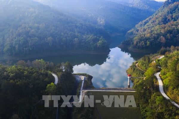 Đông về trên Hồ Bản Viết (Cao Bằng)