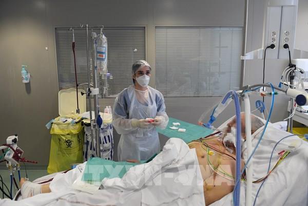 Virus SARS-CoV-2 phá hủy đáng kể hệ thống miễn dịch của bệnh nhân ung thư chưa tiêm phòng