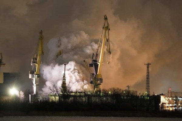 Cháy tàu hộ tống trang bị tên lửa dẫn đường của Nga