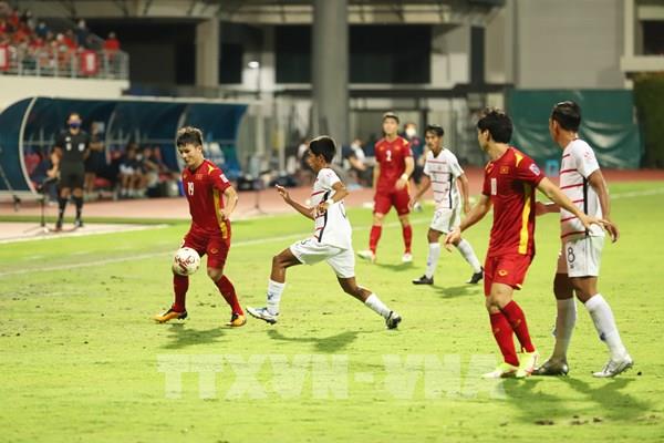 Chiến thắng ấn tượng 4-0, Đội tuyển Việt Nam có tấm vé vào bán kết