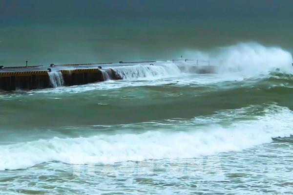 Dự báo thời tiết ngày 7/11: Cảnh báo gió mạnh, sóng lớn trên Biển Đông