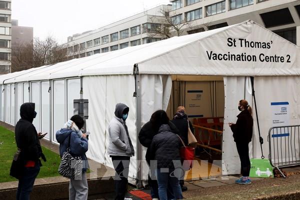 Anh ghi nhận số ca nhiễm Omicron trong ngày cao nhất