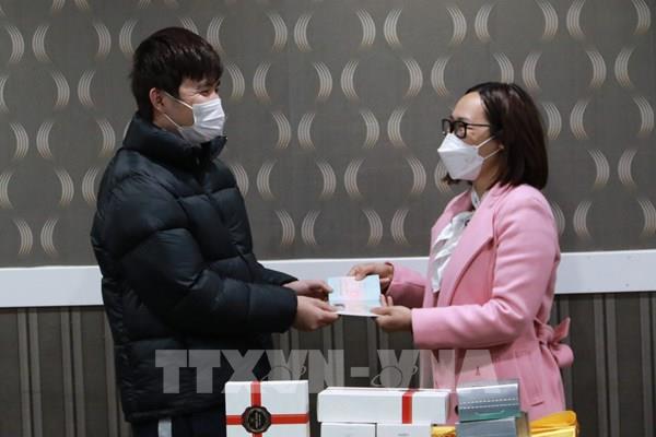 Đại sứ quán Việt Nam tại Hàn Quốc hỗ trợ nhóm thuyền viên trong vụ chìm tàu