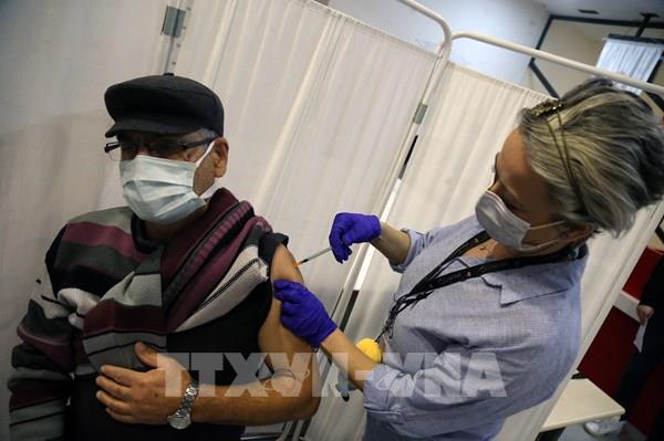 Các nhà khoa học khuyến cáo không tiêm mũi tăng cường vaccine ngừa COVID-19 quá sớm