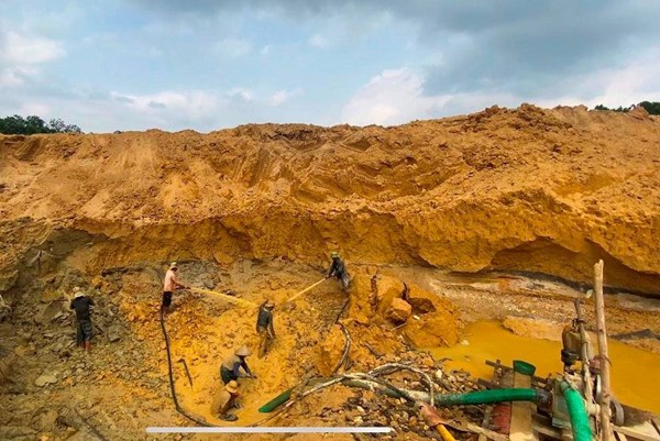 Tình trạng khai thác vàng trái phép vẫn đang tiếp diễn tại Quảng Nam