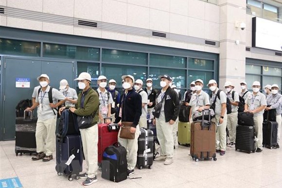 Lao động nước ngoài ở Hàn Quốc không có visa F5 muốn gia hạn lưu trú