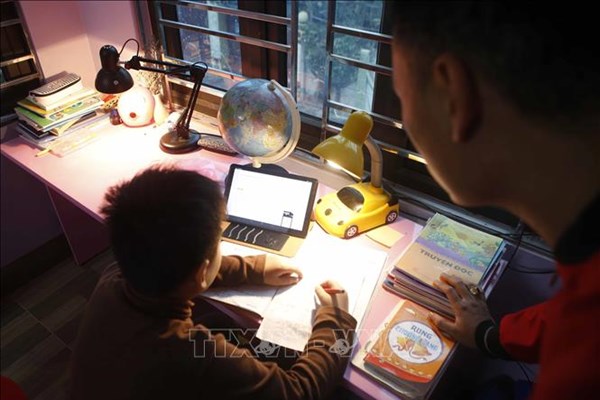 Bắc Giang vận động được gần 1 tỷ đồng và hàng trăm thiết bị học online cho học sinh