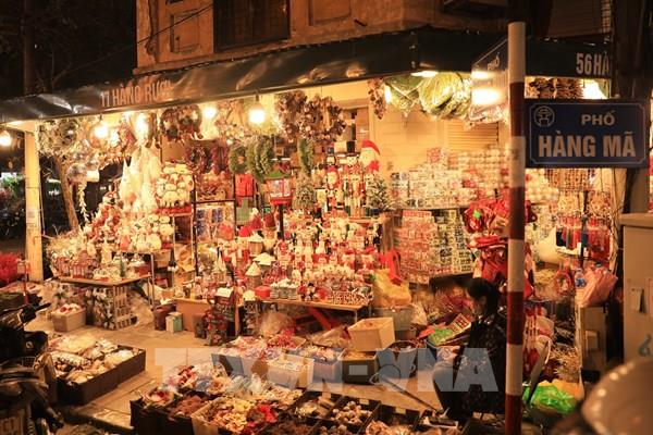 Dịch COVID-19 làm thị trường phụ kiện Giáng sinh giảm giá nhưng sức mua vẫn yếu