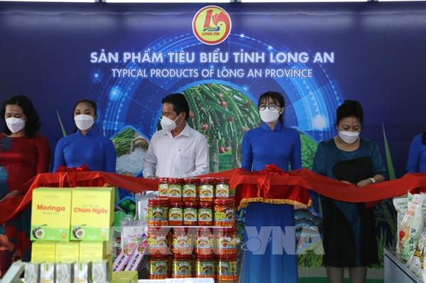Công ty San Hà ký tiêu thụ sản phẩm hợp tác xã, doanh nghiệp