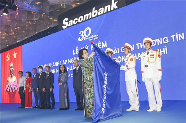 Sacombank đón nhận Huân chương Lao động hạng nhì nhân kỷ niệm 30 năm thành lập