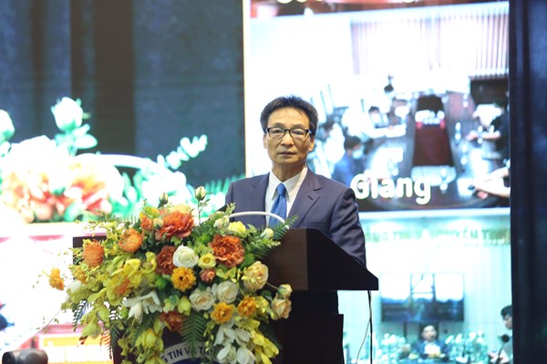 Đẩy nhanh tiến trình chuyển đổi số quốc gia trên cả 3 trụ cột: Chính phủ số, kinh tế số, xã hội số